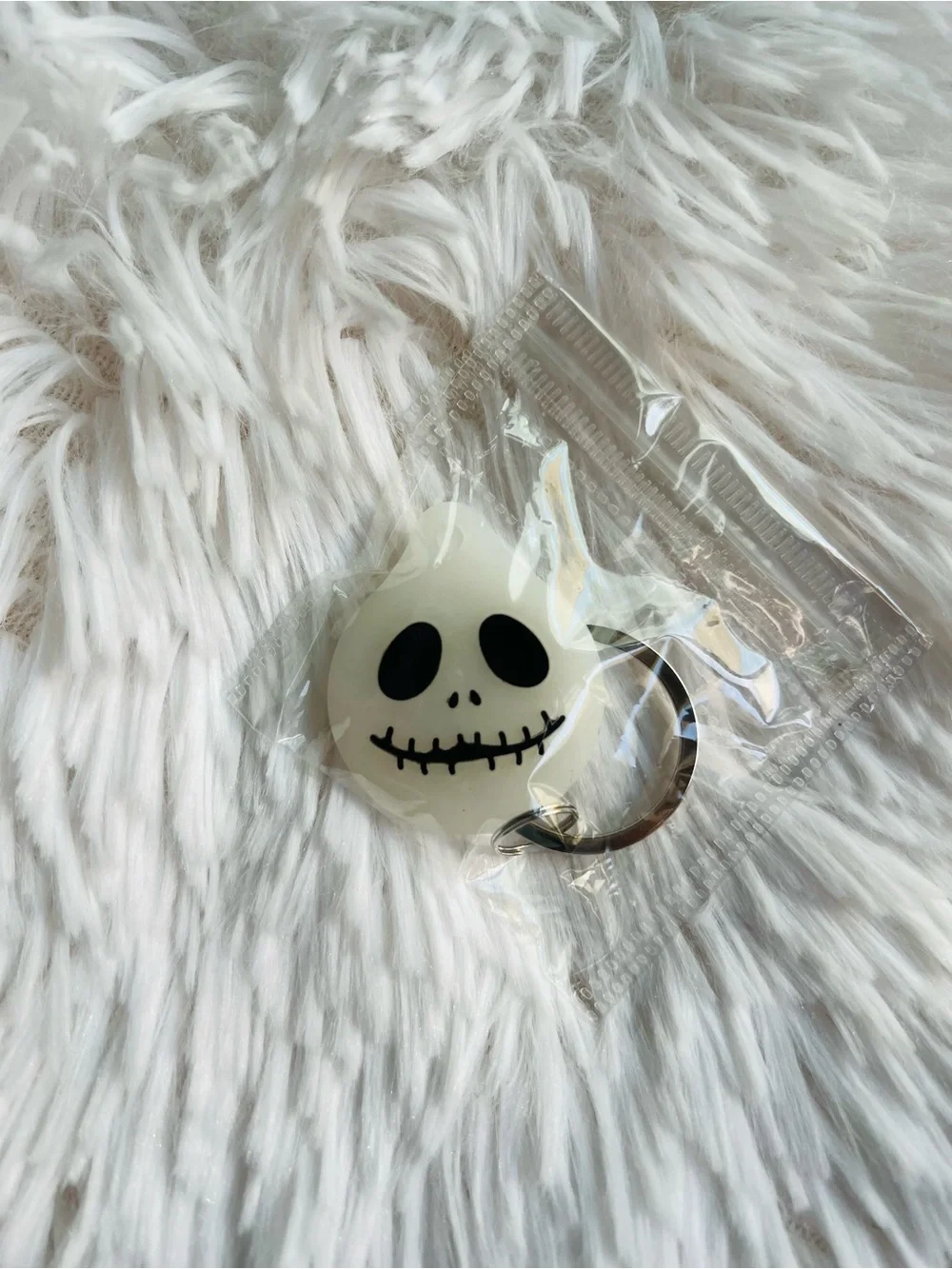 Apple AirTag White Skull Face Jack Skellington Keychain Holder